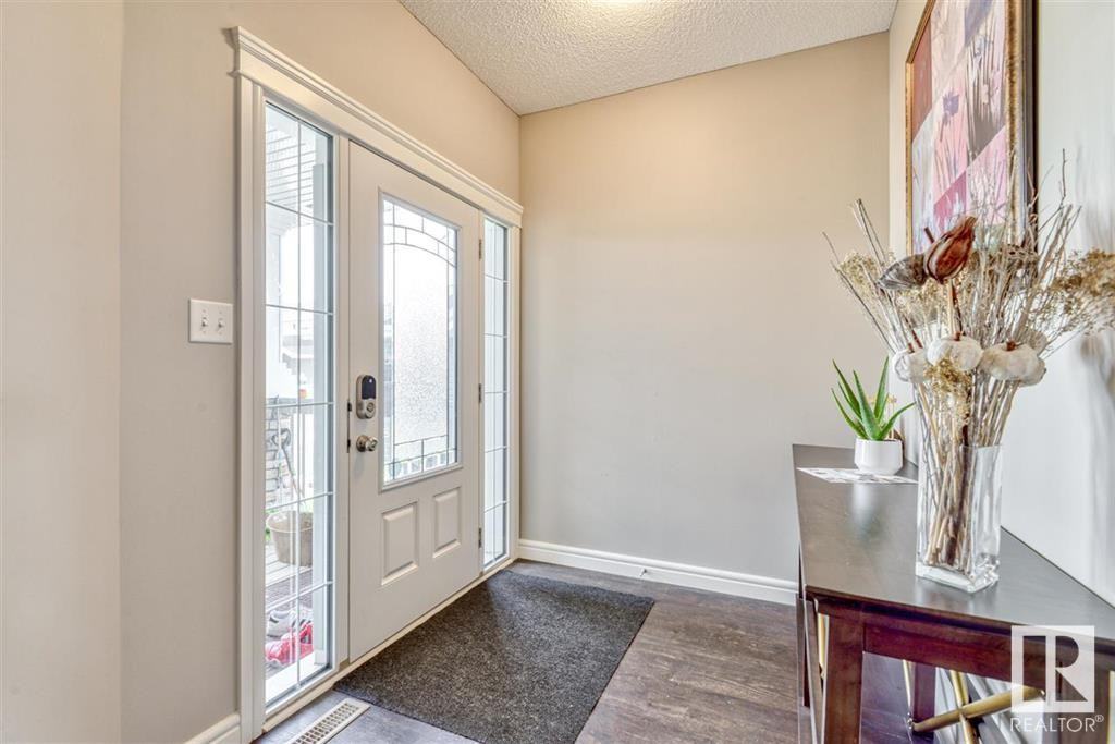 16343 18 Avenue Southwest - Photo 2 of 30