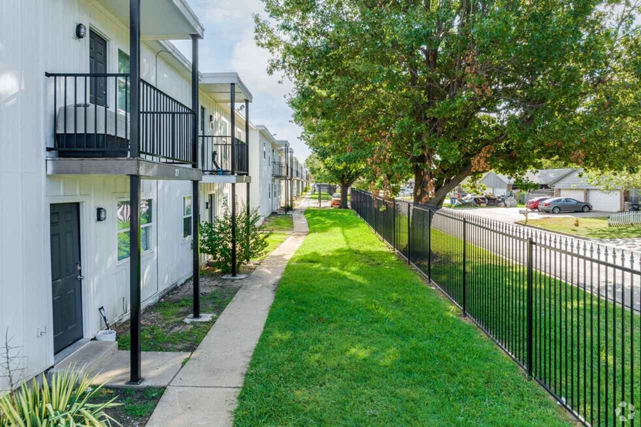 Legacy @23rd - Photo 2 of 36