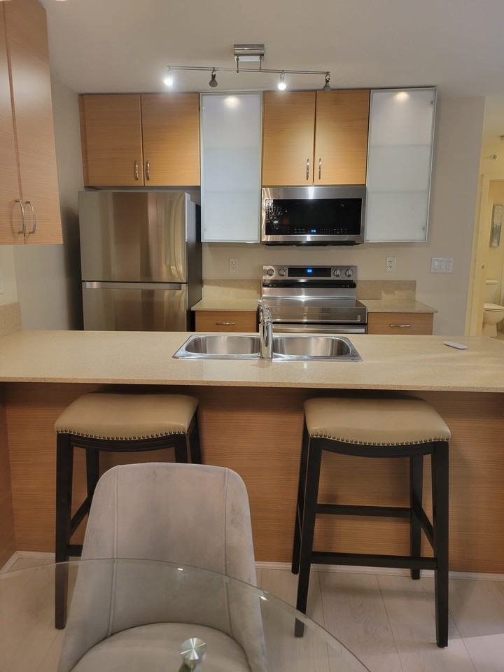 977 Mainland Street 511 #511 - Photo 5 of 39