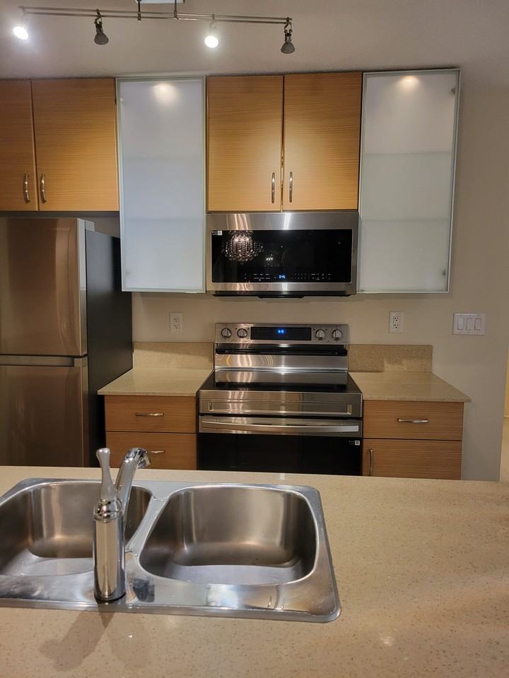 977 Mainland Street 511 #511 - Photo 6 of 39