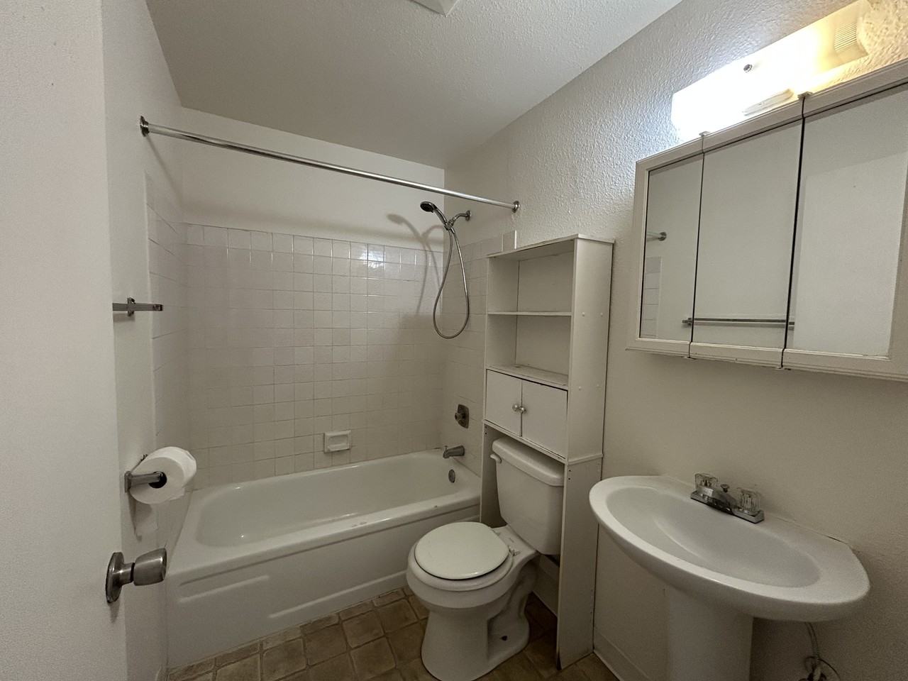 15280 Macadam Rd S #1 - Photo 7 of 9