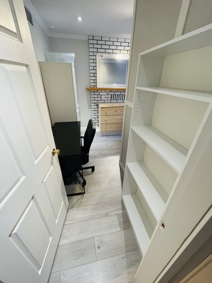 Doulton Ave - Photo 3 of 11