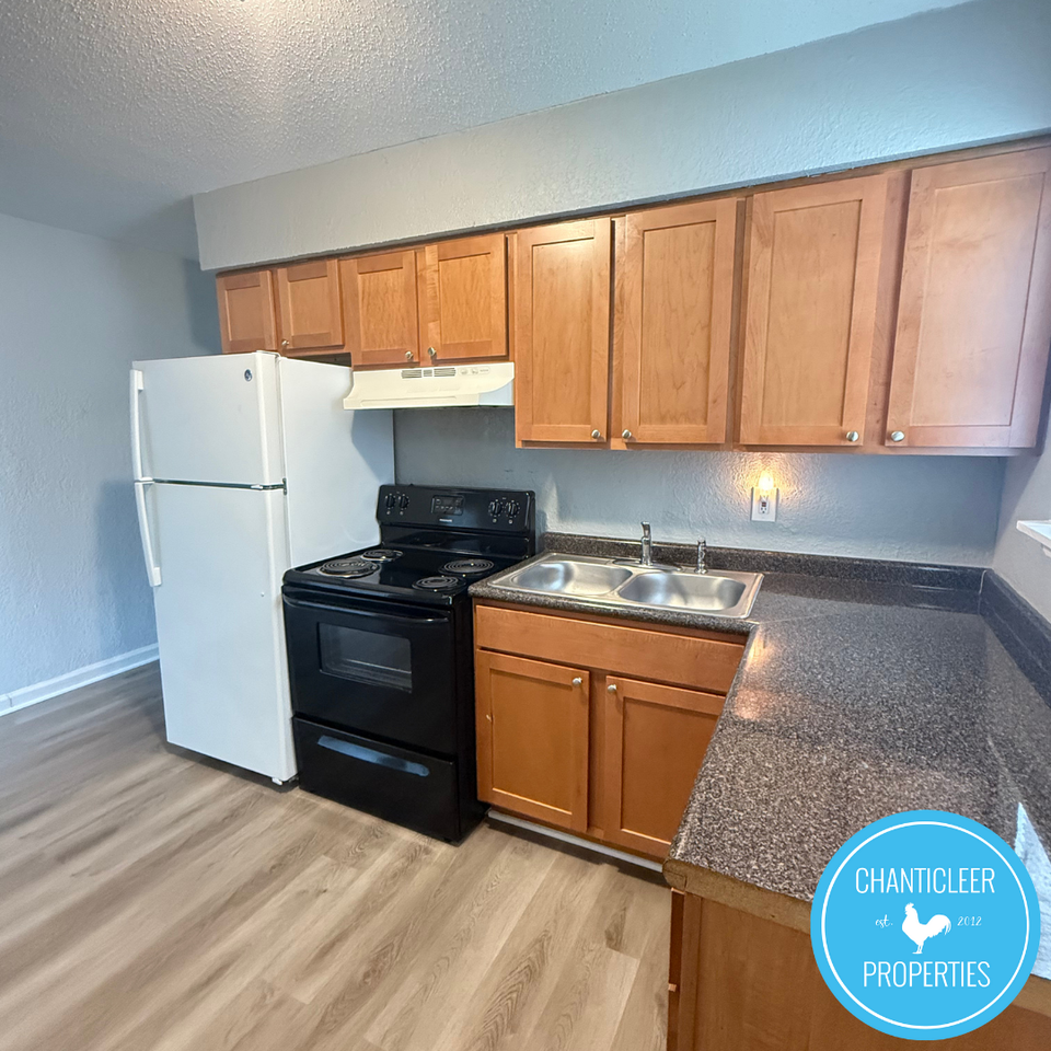 1502 Chapel Hill Rd #B - Photo 5 of 19
