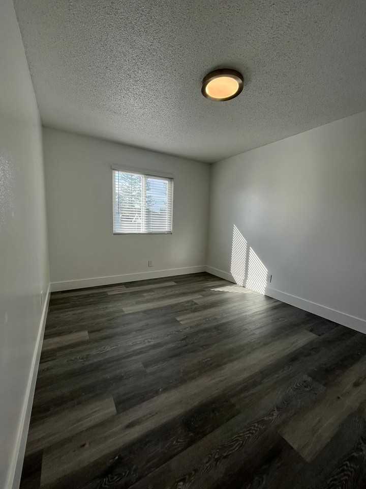 Vintage Heights - Photo 3 of 9