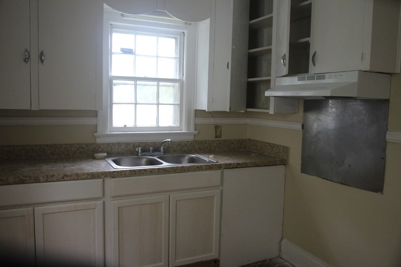 1108 8th Ave #1 - Photo 4 of 11