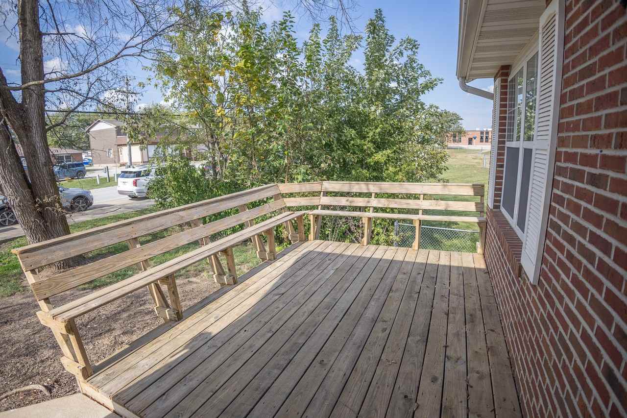 325 S Summit Dr #A - Photo 3 of 28