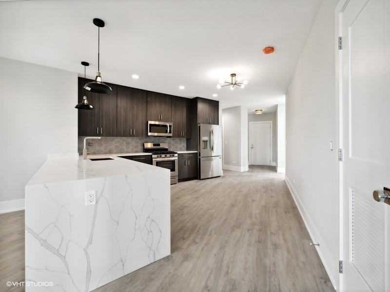 3839 N. Clark - 201 #201 - Photo 2 of 14