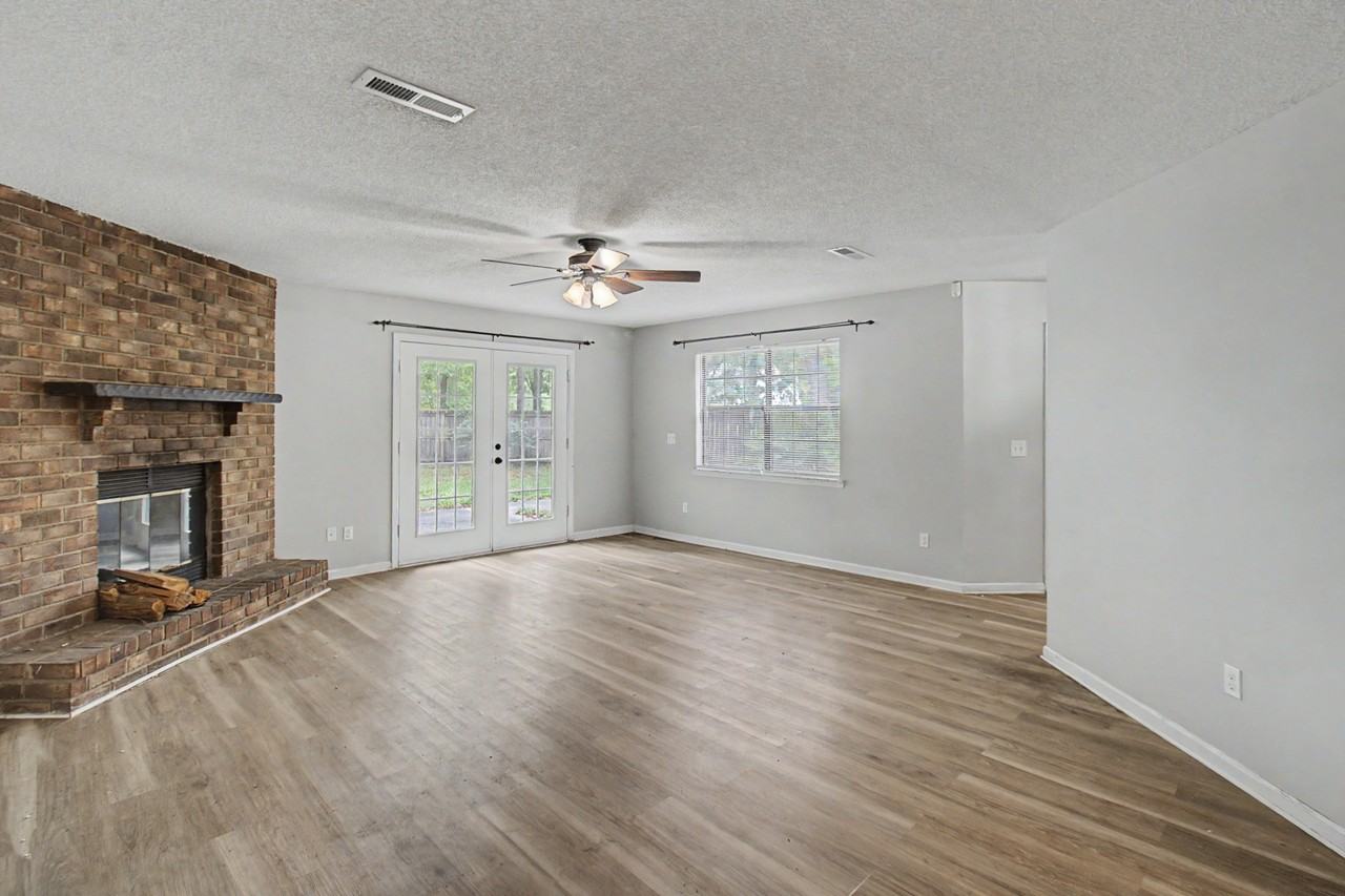 21 Pinewood Ln #1 - Photo 2 of 28