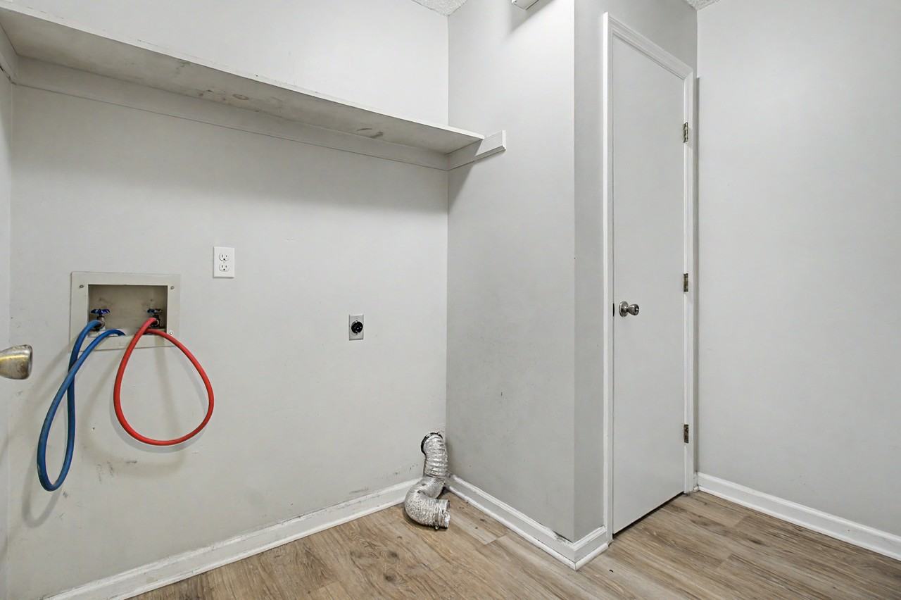 21 Pinewood Ln #1 - Photo 7 of 28