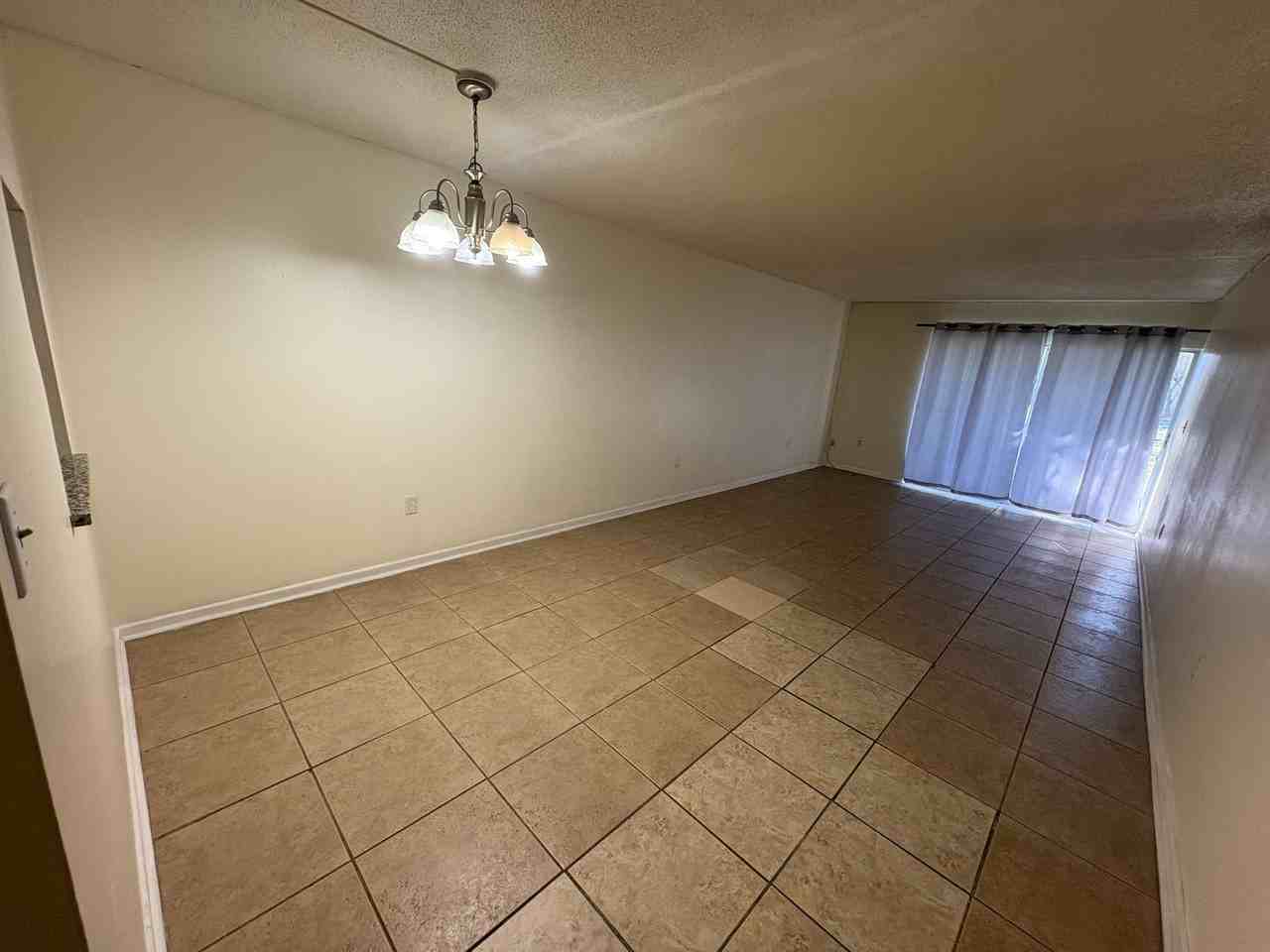 623 N Bay St #5 - Photo 2 of 5