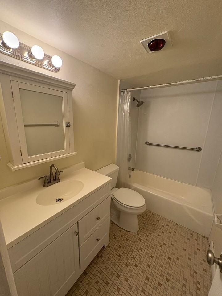 623 N Bay St #5 - Photo 5 of 5