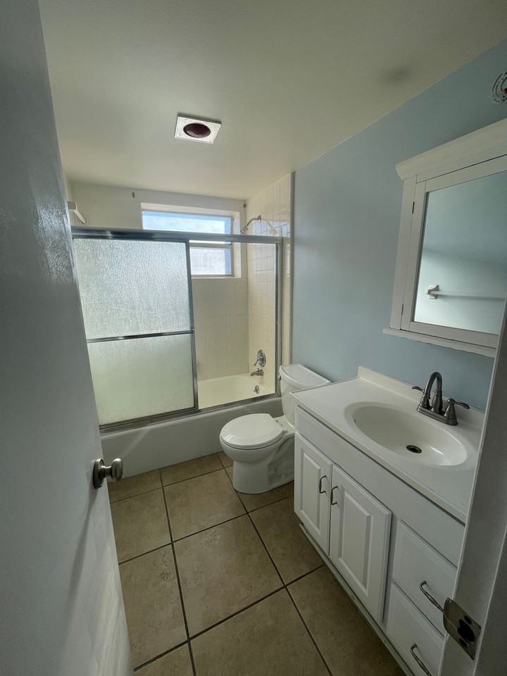 623 N Bay St #17 - Photo 5 of 6