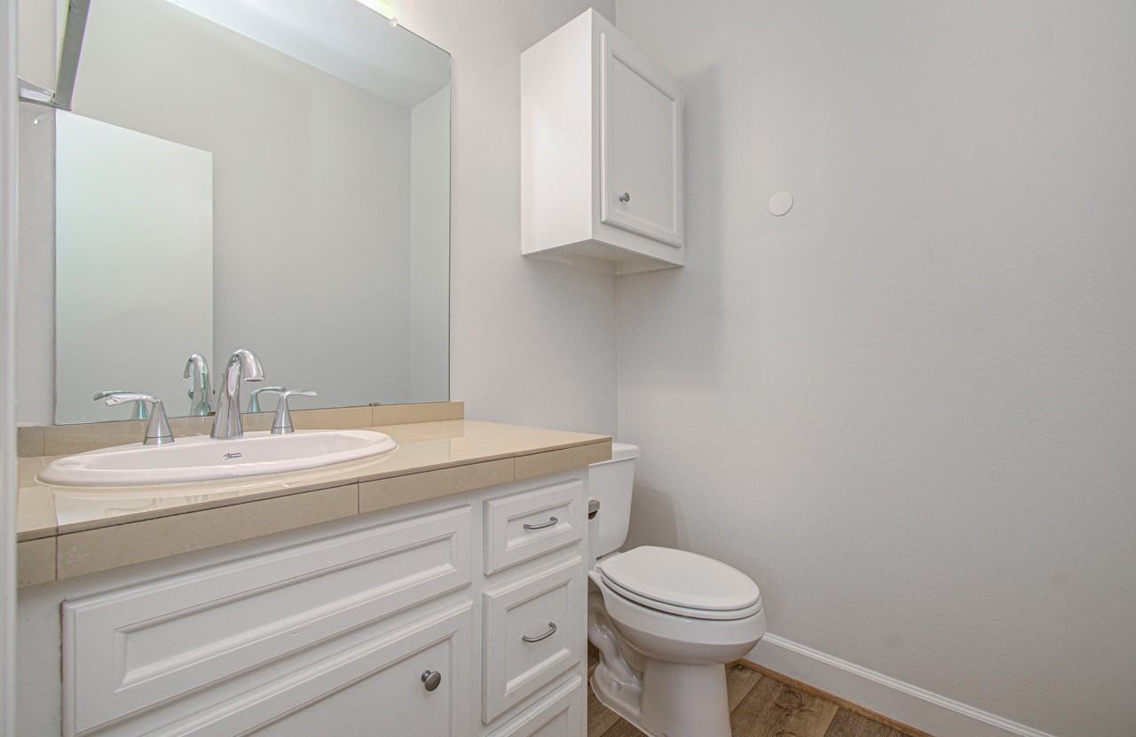 624 E 39th St #1 - Photo 4 of 19