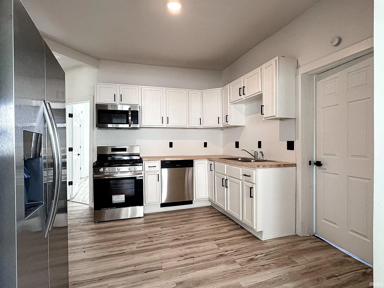 733 S Armstrong St #1 - Photo 4 of 21
