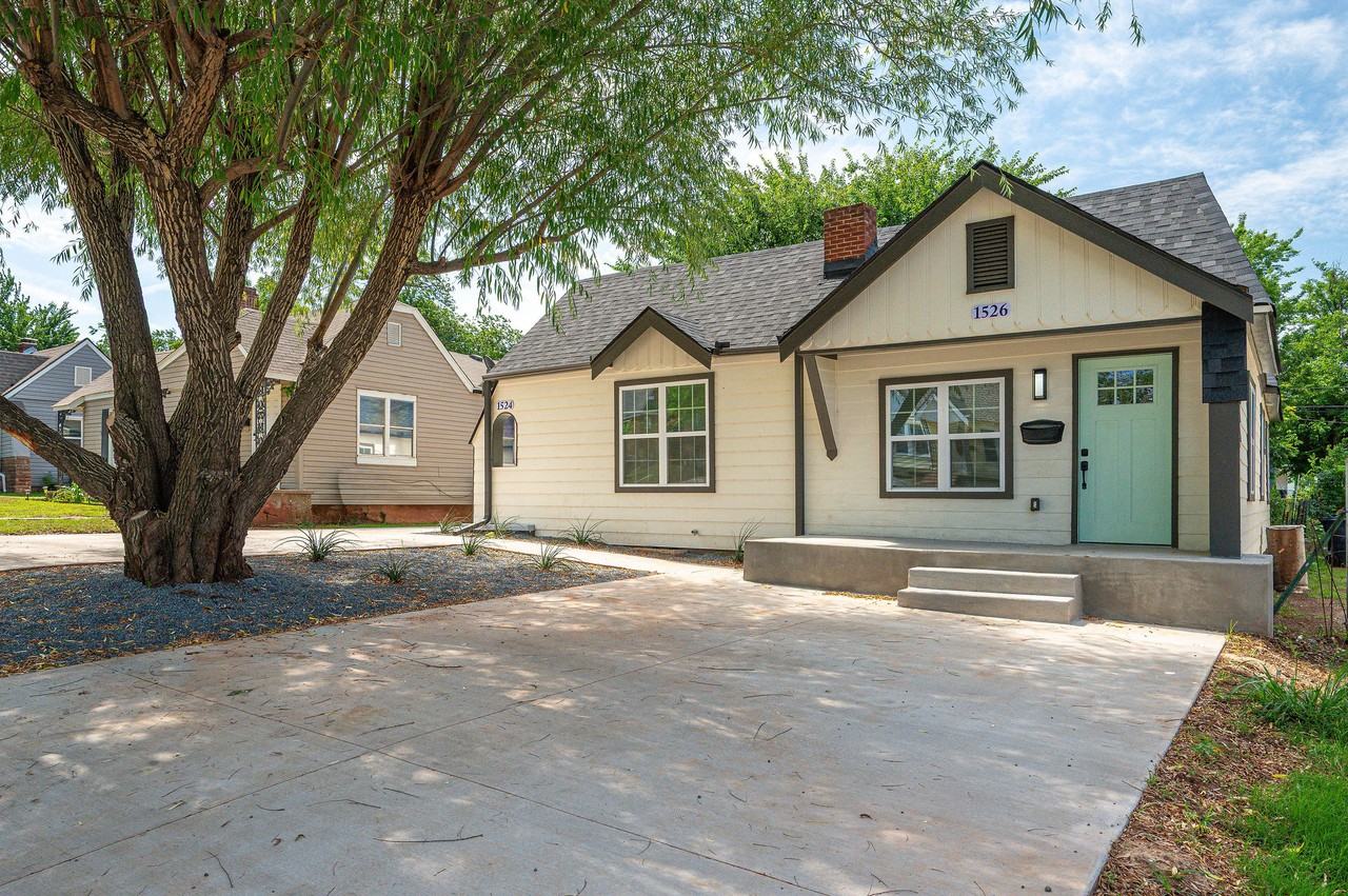1526 Nw 45th St #1 - Photo 2 of 29