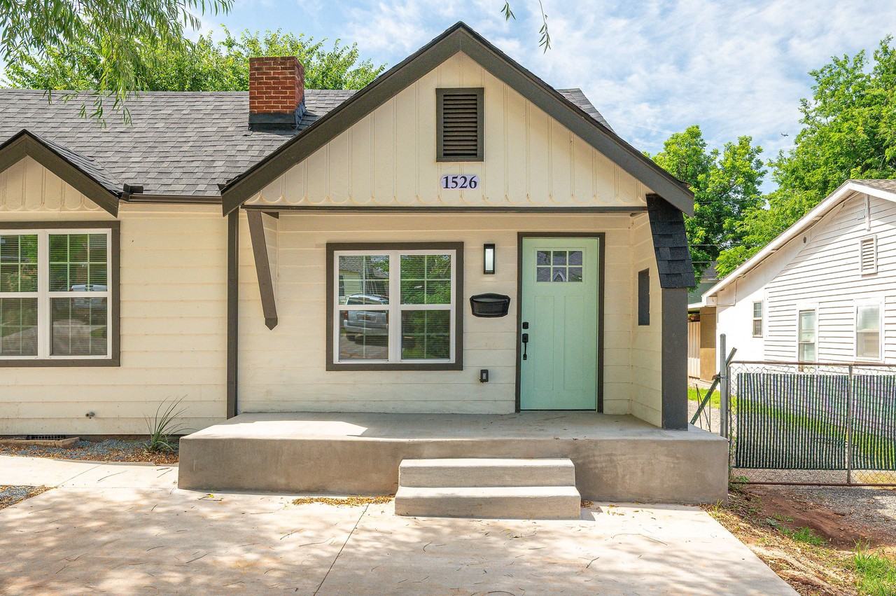 1526 Nw 45th St #1 - Photo 3 of 29