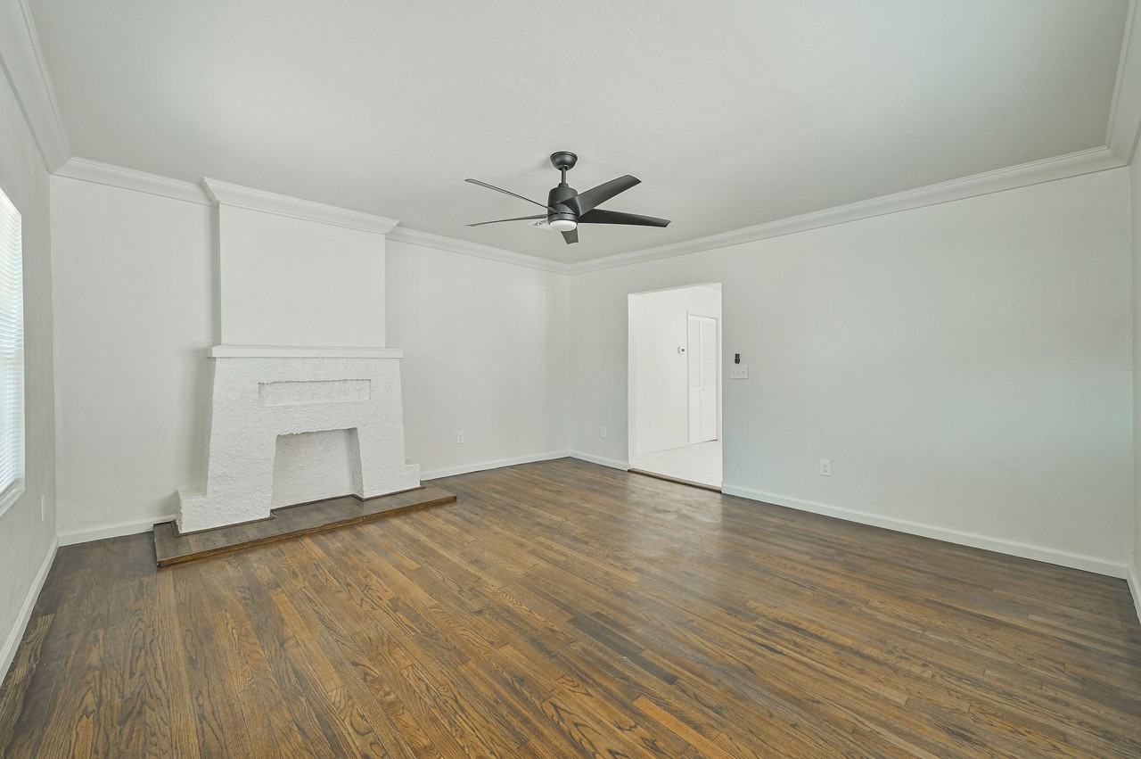 1526 Nw 45th St #1 - Photo 4 of 29