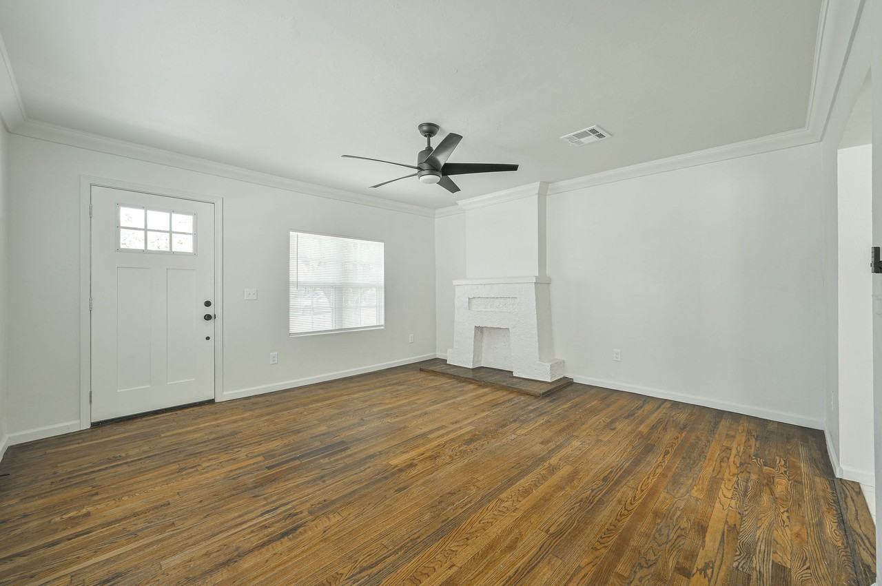 1526 Nw 45th St #1 - Photo 5 of 29