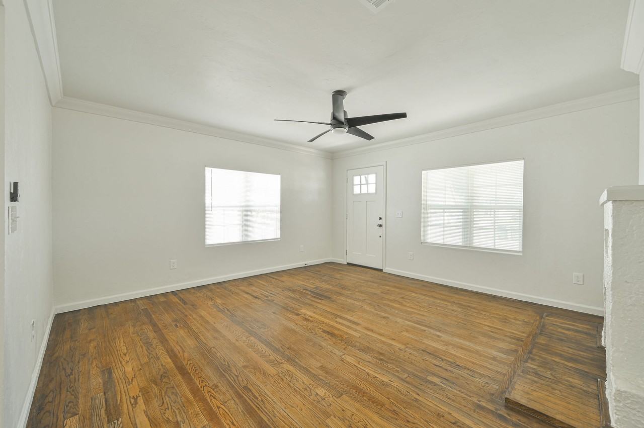 1526 Nw 45th St #1 - Photo 6 of 29