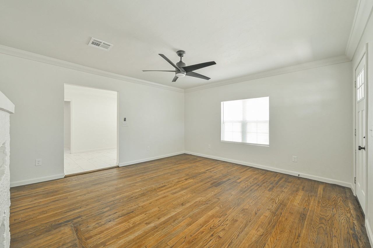 1526 Nw 45th St #1 - Photo 7 of 29