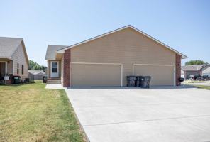 featured image of 1054 E Karla Ct #1