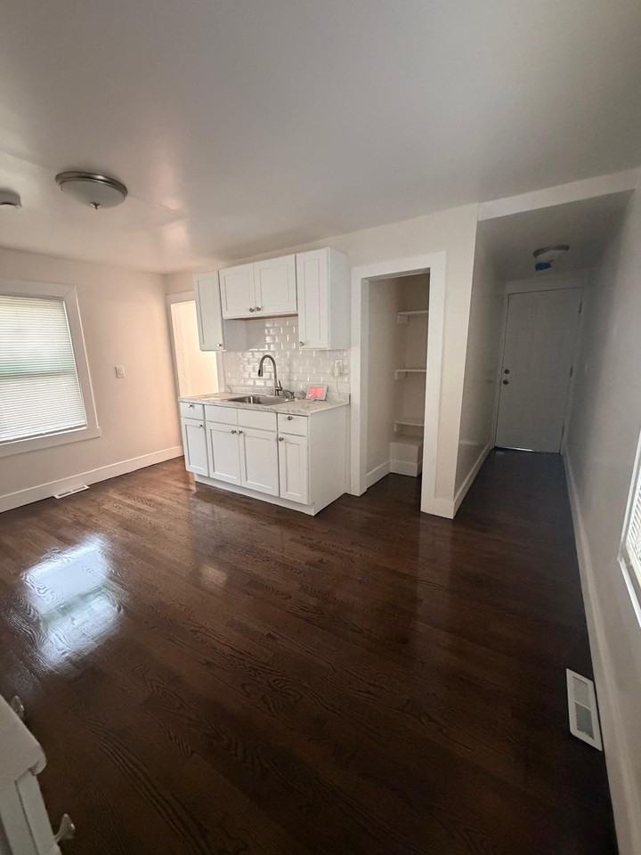 160 Ivy St #1 - Photo 3 of 8