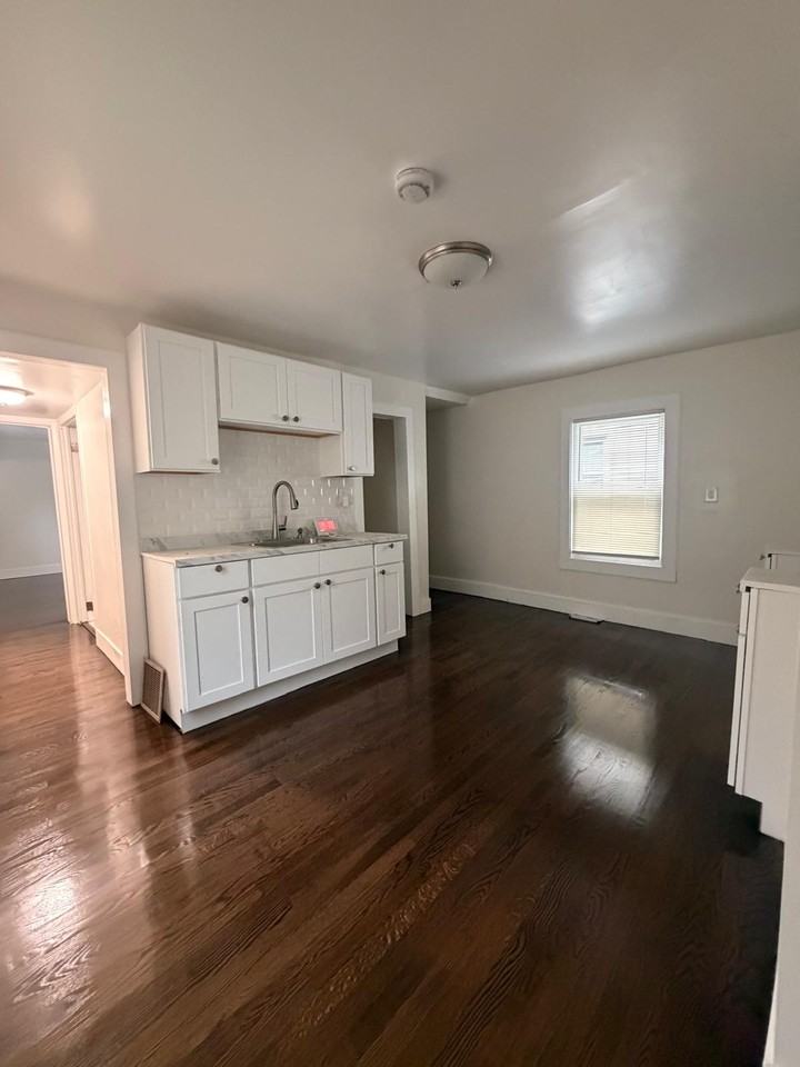 160 Ivy St #1 - Photo 4 of 8