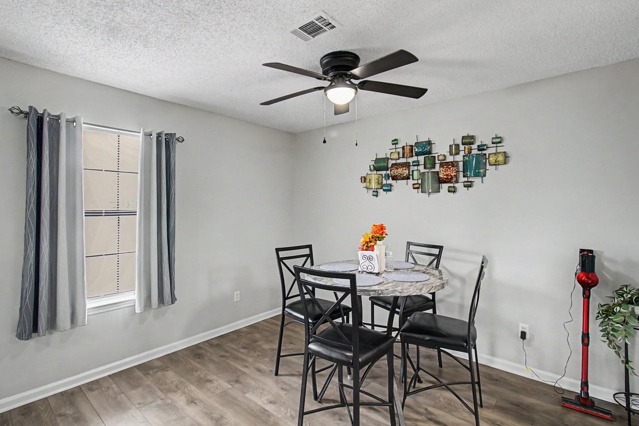 703 Woods Ct #1 - Photo 4 of 19
