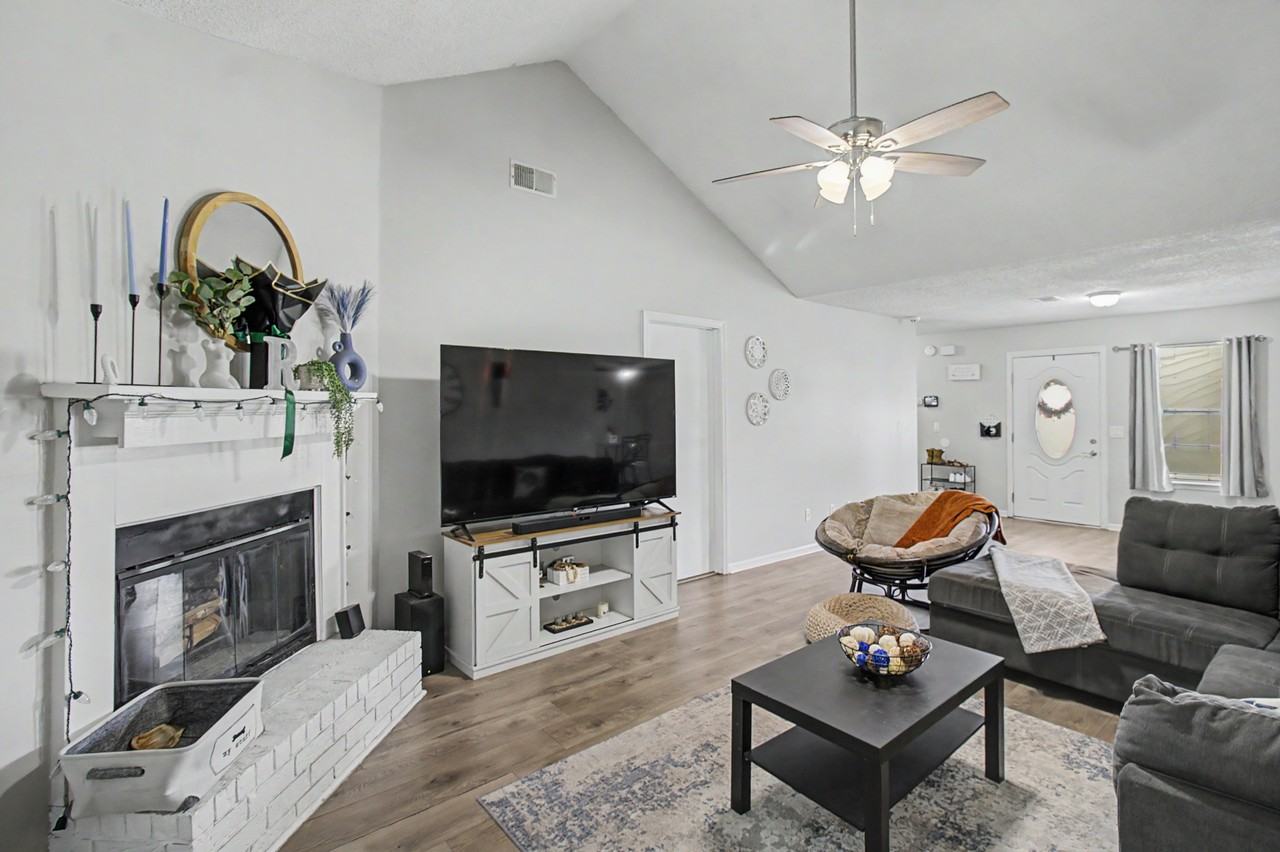 703 Woods Ct #1 - Photo 5 of 19