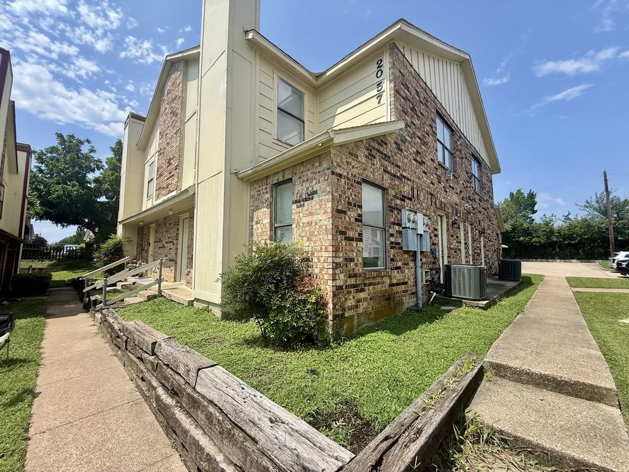 2057 W Walnut St #A - Photo 2 of 13