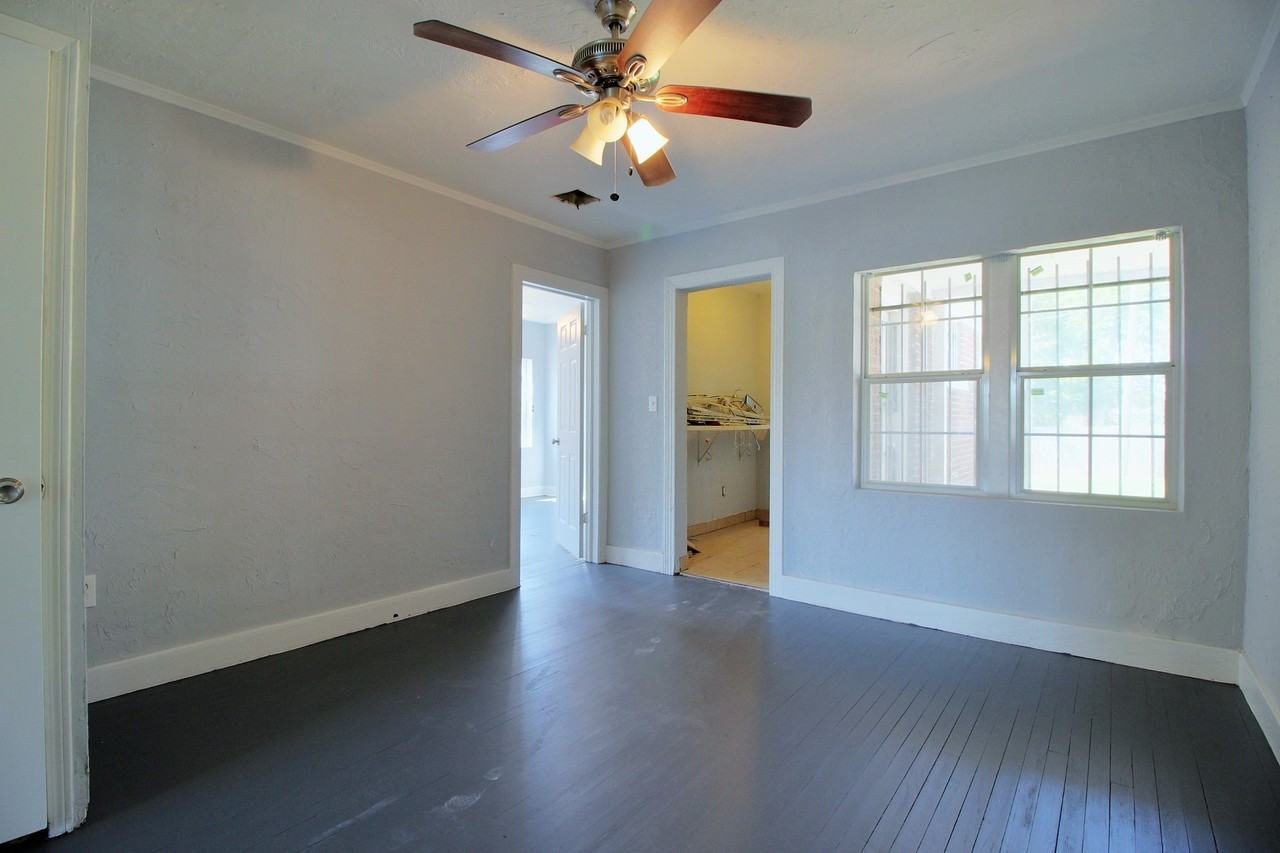813 Ne 24th St #1 - Photo 2 of 16