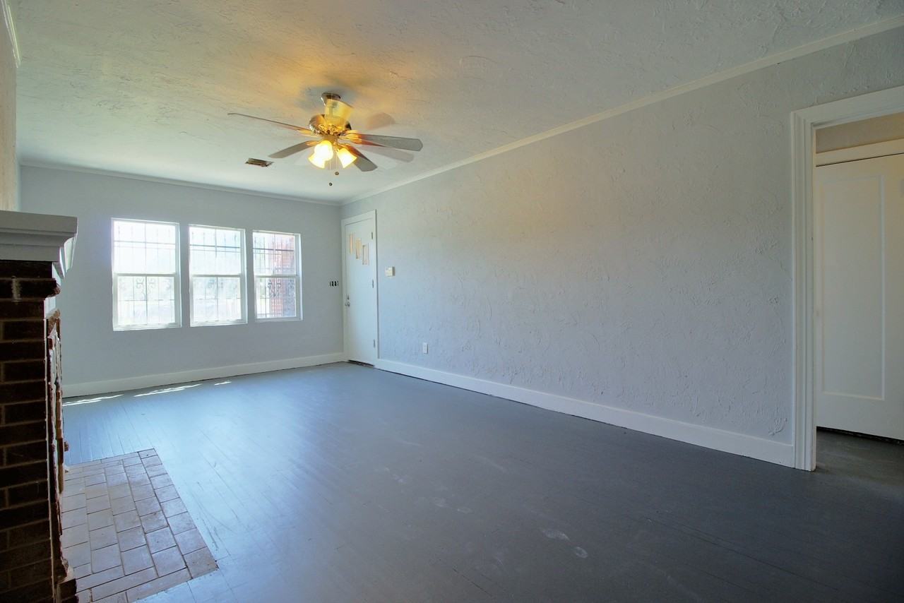 813 Ne 24th St #1 - Photo 3 of 16