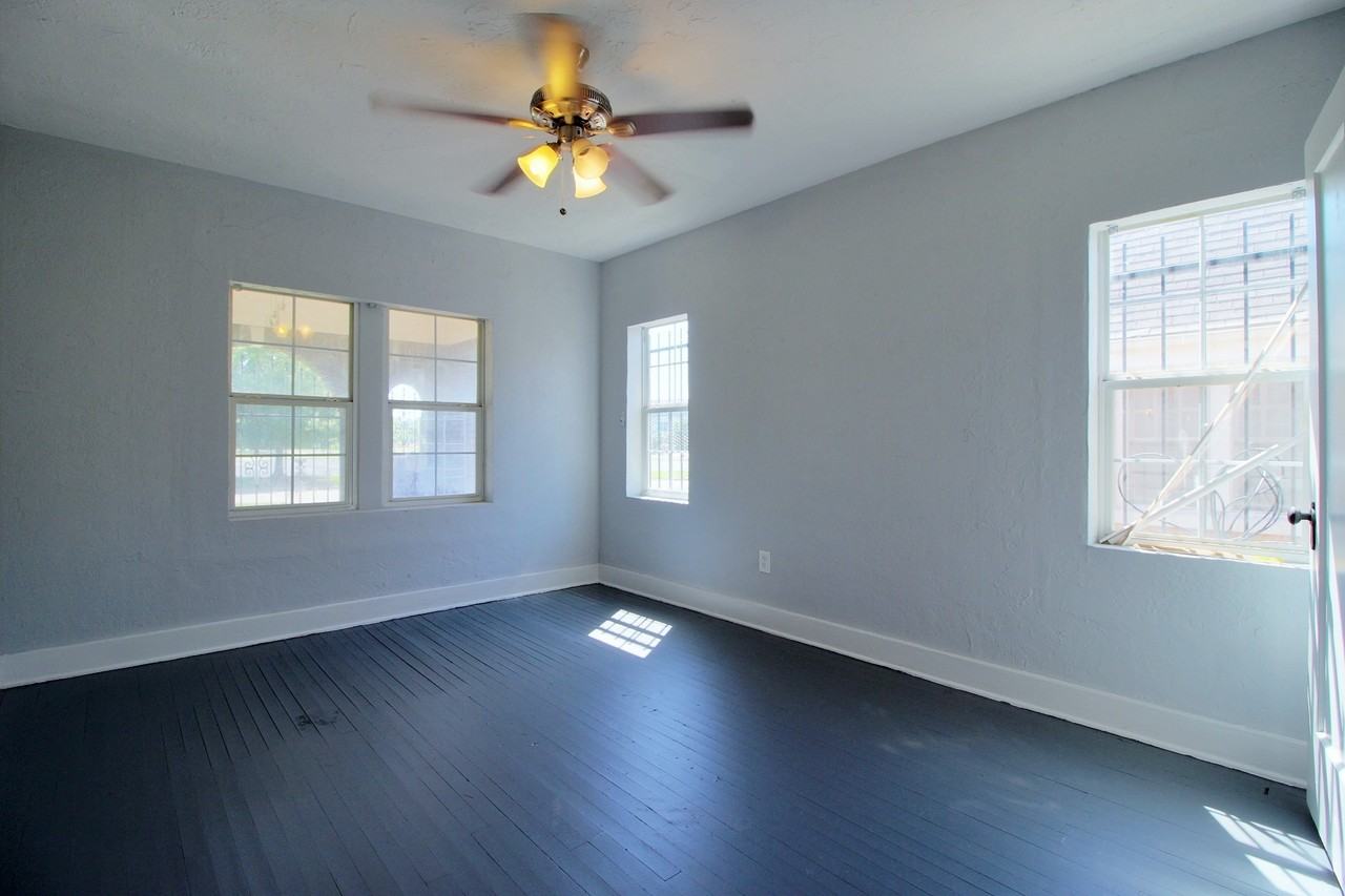 813 Ne 24th St #1 - Photo 6 of 16