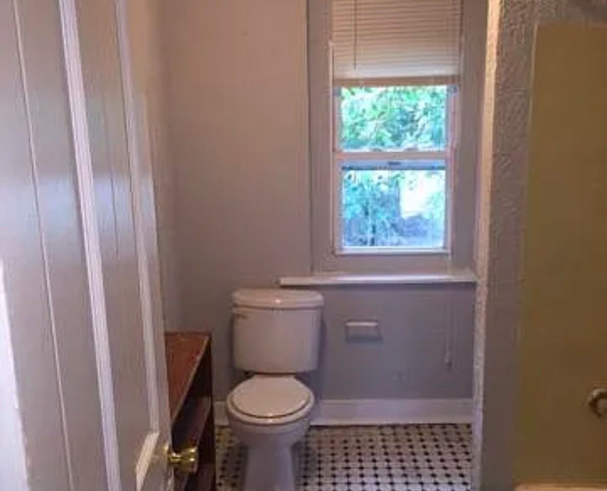 1143 Cambridge Ave #1 - Photo 3 of 4