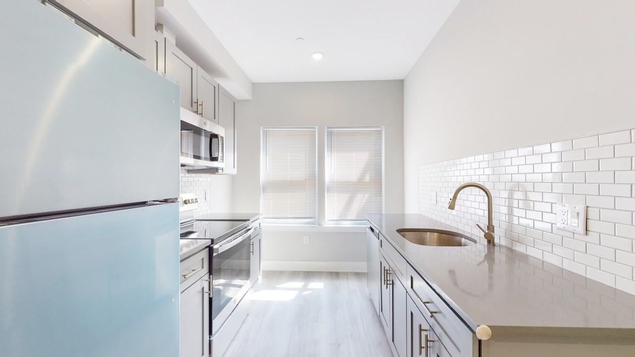 650 N 36th St #1ROOM2 - Photo 4 of 12