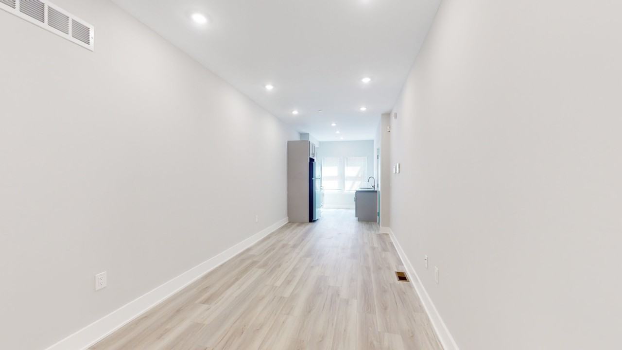 650 N 36th St #1ROOM2 - Photo 5 of 12