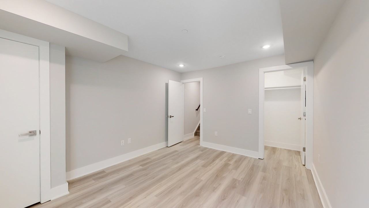 650 N 36th St #1ROOM2 - Photo 7 of 12