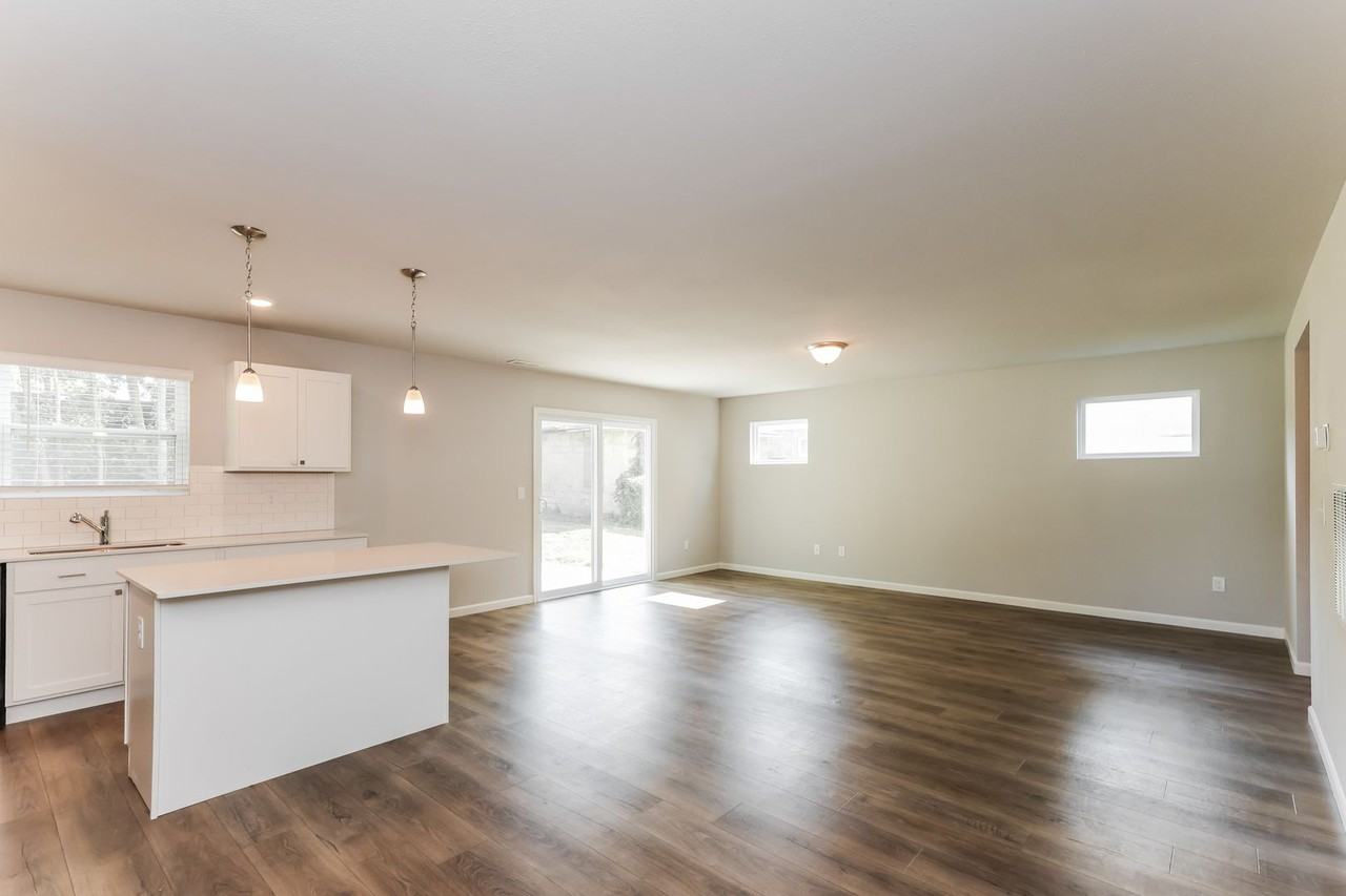137 W Mason St - Photo 4 of 30