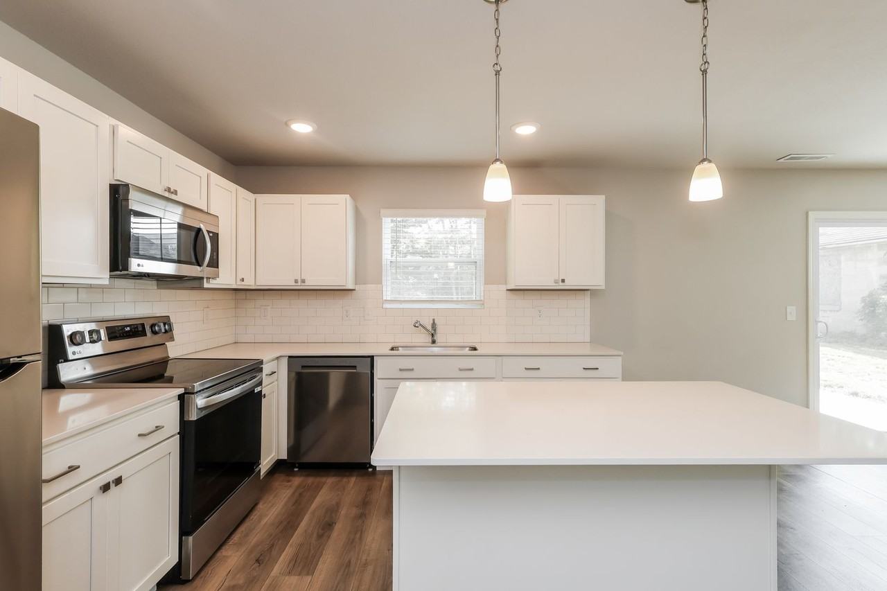 137 W Mason St - Photo 6 of 30