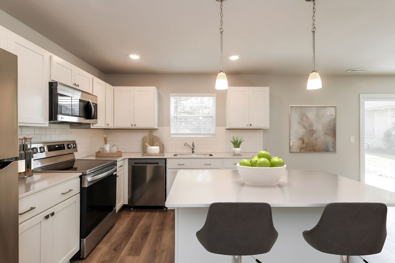 137 W Mason St - Photo 7 of 30