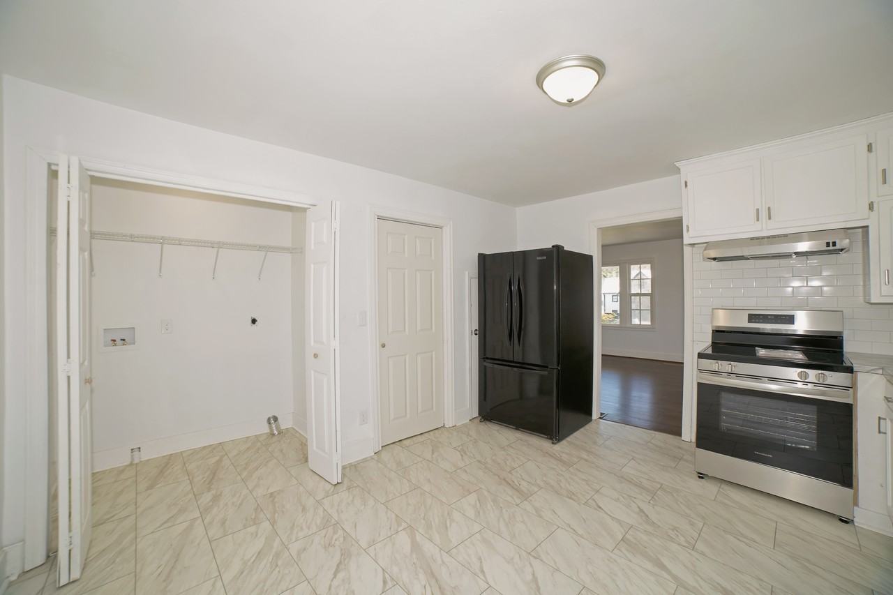 305 Hickory Ave Sw #1 - Photo 3 of 8