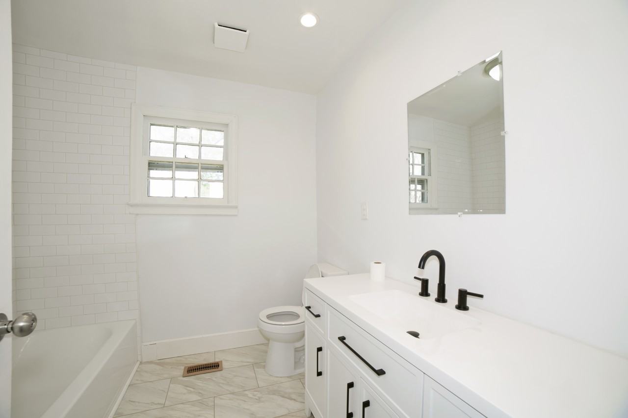 305 Hickory Ave Sw #1 - Photo 5 of 8