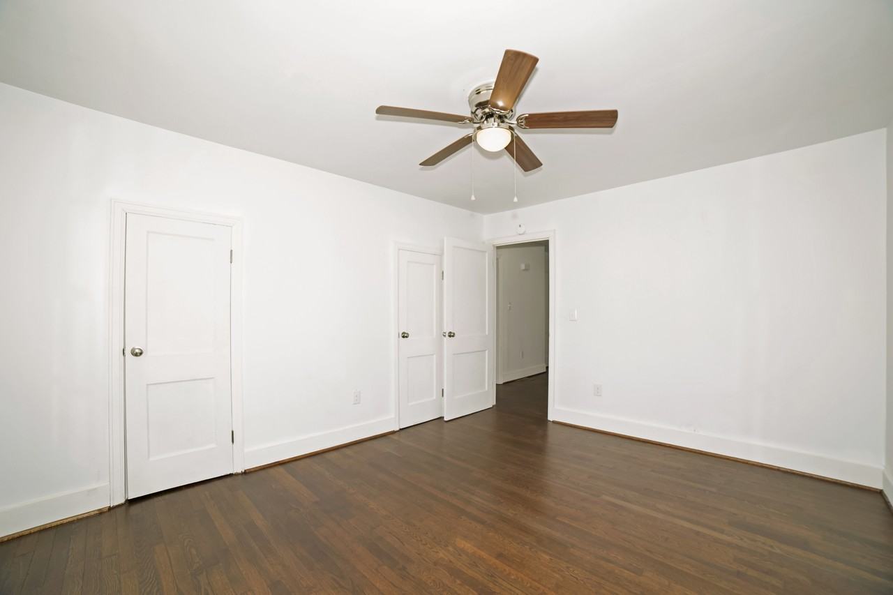305 Hickory Ave Sw #1 - Photo 7 of 8