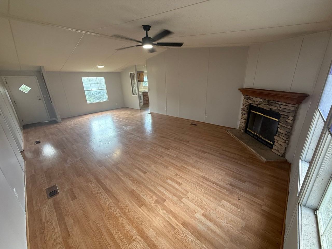 156 Sonnyland Dr - Photo 4 of 22