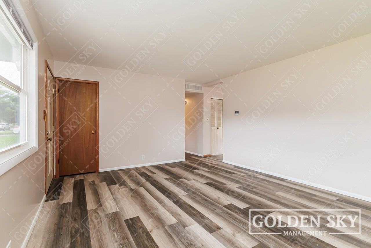 3129 S Opechee Dr #1 - Photo 4 of 10