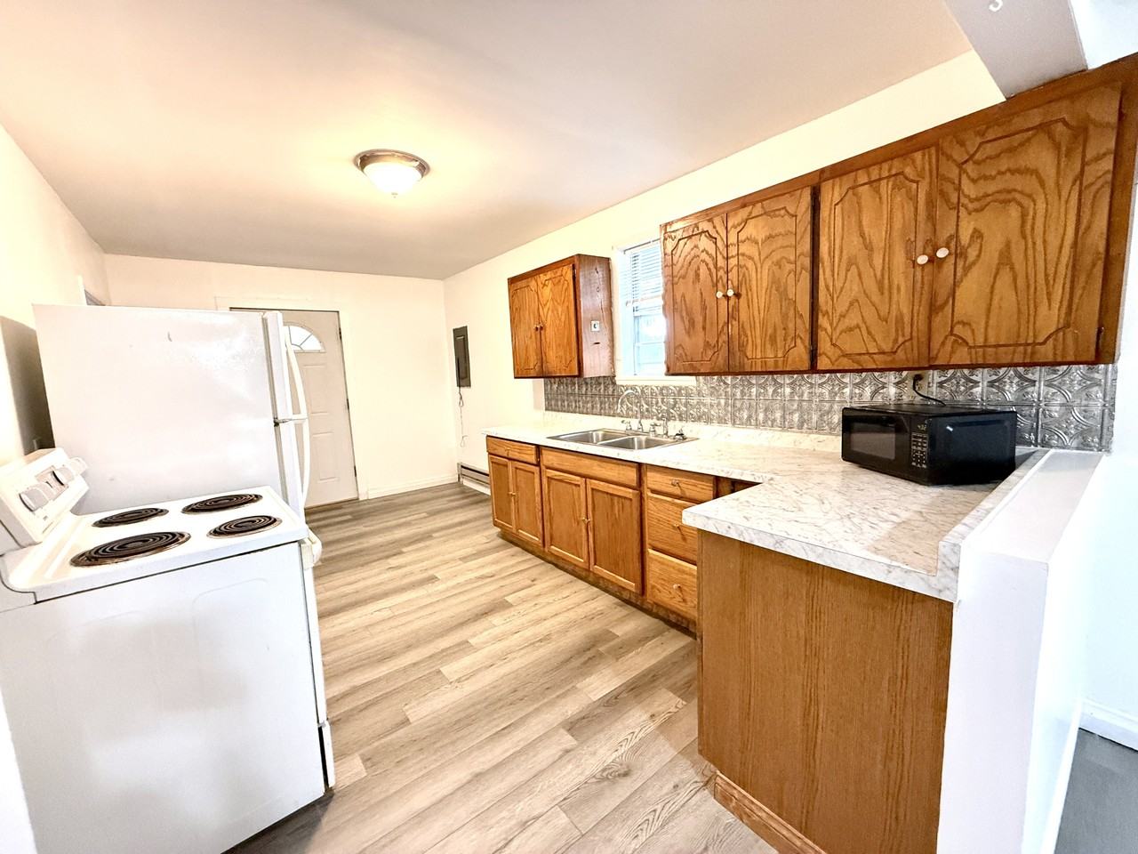 329 E St Ne #1 - Photo 2 of 22