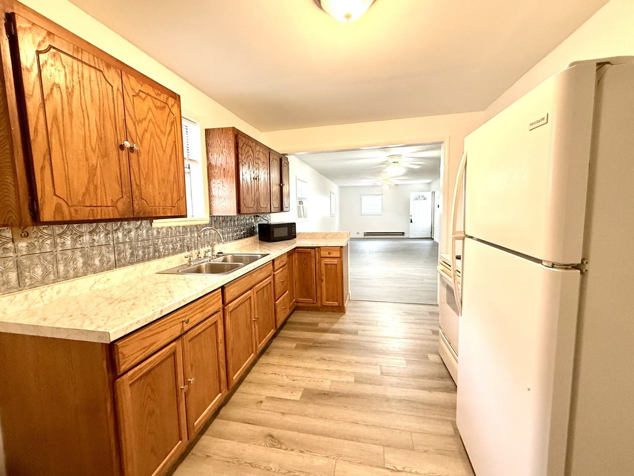 329 E St Ne #1 - Photo 3 of 22