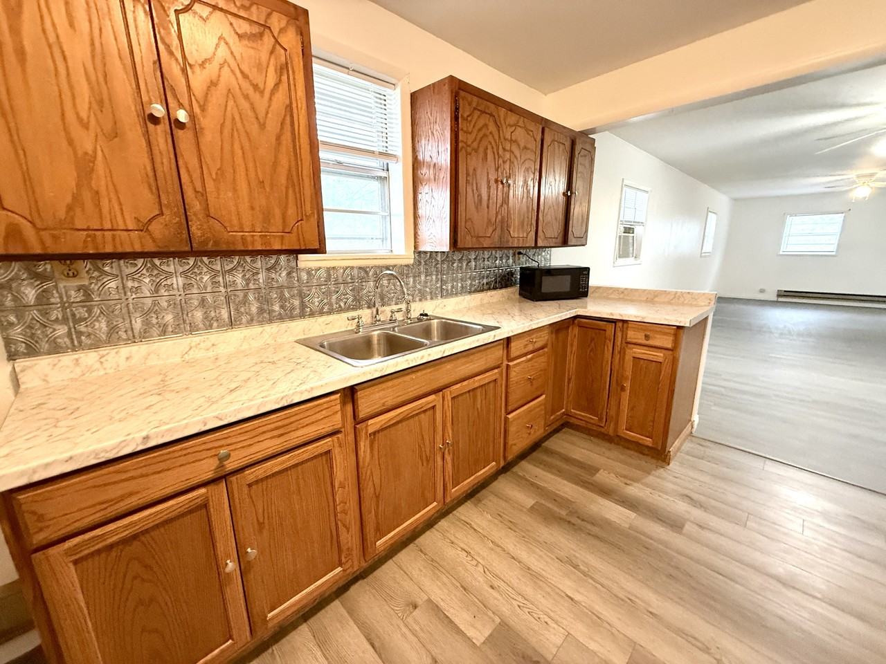 329 E St Ne #1 - Photo 4 of 22
