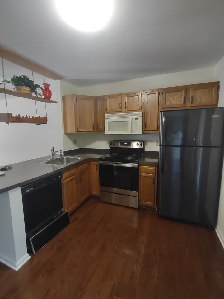 3003 N Tatnall St - Photo 4 of 10