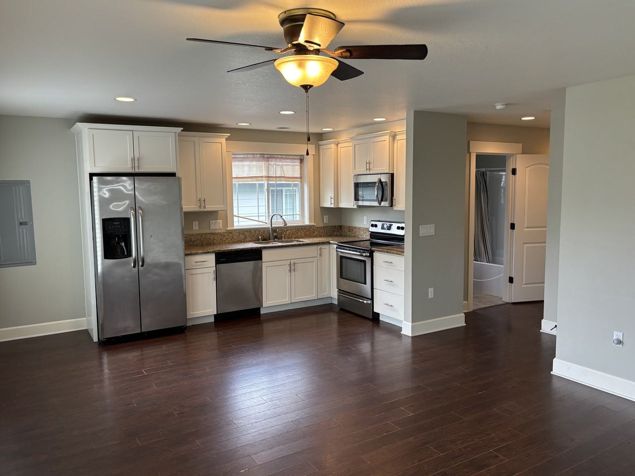 905 Pacific Surf Ave Sw #1 - Photo 4 of 40